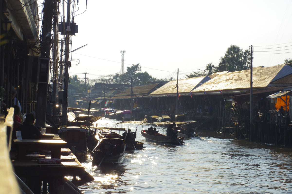 ทัวร์เต็มวัน ตลาดน้ำอัมพวาและตลาดร่มหุบแม่กลอง (DSTH)