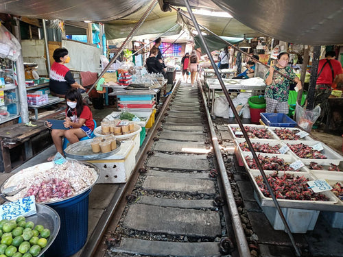 Full Day Exploring The Local Life with Maeklong Railway Market And Amphawa Floating Market (DSTH)
