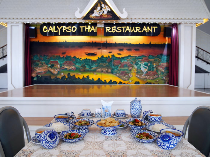 콤보: 태국 인기 세트 디너 & Calypso 카바레 쇼