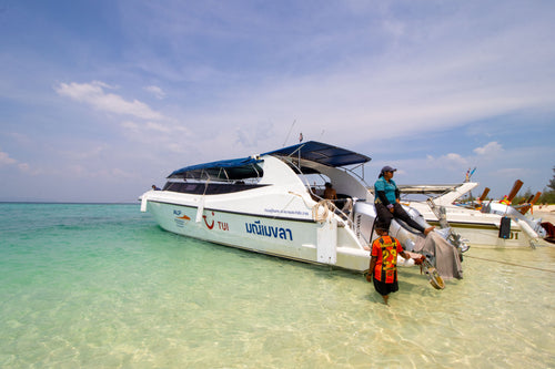 Full Day EARLY Phi Phi and Bamboo Islands by Speedboat from Khaolak (DSTH)